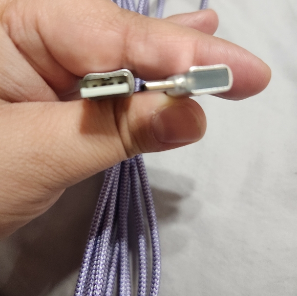 Charging cables - Picture 3 of 3